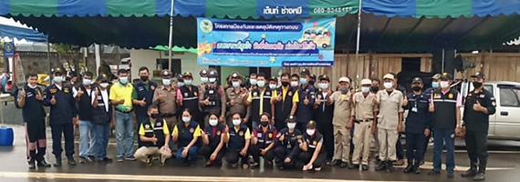 วันที่ 10 เมษายน 2564 เวลา 17.00 น. คณะเจ้าหน้าที่หน่วยป้องกันและพัฒนาป่าไม้เขาสมิง, เจ้าหน้าที่หน่วยป้องกันรักษาป่าที่ ตร.1 (คลองสะตอ) ร่วมกับเจ้าหน้าที่องค์การบริหารส่วนตำบลสะตอ เจ้าหน้าที่ตำรวจ สภอ.เขาสมิง เจ้าหน้าที่ปกครองส่วนท้องถิ่น กำนัน ผู้ใหญ่บ้าน ร่วมเปิดงานโครงการป้องกันและลดอุบัติเหตุทางถนน บริเวณสี่แยกบ้านหนองบัว หมู่ที่ 2 ตำบลสะตอ อำเภอเขาสมิง จังหวัดตราด