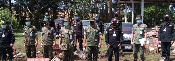 วันที่ 13 พฤษภาคม 2564 เวลา 10.00 น. คณะเจ้าหน้าที่หน่วยป้องกันและพัฒนาป่าไม้บ่อไร่ หน่วยป้องกันรักษาป่าที่ ตร.3 (มะนาว) หน่วยป้องกันและพัฒนาป่าไม้เขาสมิง หน่วยป้องกันรักษาป่าที่ ตร.1 (คลองสะตอ) กองกำกับการ 2 กองบังคับการปราบปรามการกระทำผิดเกี่ยวกับทรัพยากรธรรมชาติและสิ่งแวดล้อม กองร้อยทหารปืนใหญ่ที่ 5 กองพันทหารปืนใหญ่ เจ้าหน้าที่ฝ่ายปกครองอำเภอบ่อไร่ หน่วยปฏิบัติการพิเศษที่ 13 ศูนย์ป้องกันและปราบปรามที่ 1 (ภาคกลาง) ได้ร่วมกันสนธิกำลังตรวจสอบพื้นที่ป่าตามระบบปฏิบัติการค้นหาพื้นที่บุกรุก ด้วยโปรแกรมคอมพิวเตอร์ (พิทักษ์ไพร) พิกัด (G-TRT-2564-0005) UTM Zone 48 P 220149 E - 1397492 N บริเวณป่าเขาคลองปุก หมู่ที่ 5 ตำบลหนองบอน อำเภอบ่อไร่ จังหวัดตราด ในเขตป่าสงวนแห่งชาติป่าเขาสมิง (ป่าคลองใหญ่และป่าเขาไฟไหม้) พบพื้นที่ป่าถูกบุกรุก จำนวน 1 แปลง เนื้อที่ 3-1-42 ไร่ (ไม่พบตัวผู้กระทำผิด) จึงได้ร่วมกันตรวจยึดพื้นที่ ส่งพนักงานสอบสวน สภ.หนองบอน อำเภอบ่อไร่ จังหวัดตราด ดำเนินคดีตามกฏหมายต่อไป