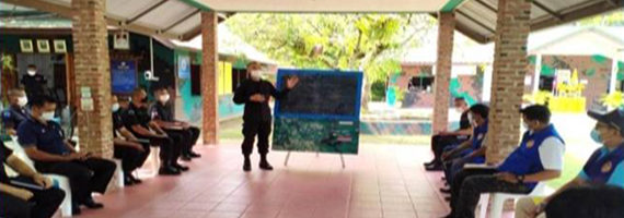 วันที่ 14 พฤษภาคม 2564 เวลา 10.00 น. เจ้าหน้าที่หน่วยป้องกันและพัฒนาป่าไม้บ่อไร่ หน่วยป้องกันรักษาป่าที่ ตร.3 (มะนาว) เข้าร่วมประชุมทบทวนแนวทางการปฏิบัติงานส่วนราชการอำเภอบ่อไร่ ที่ ชค.1 (ด่านชุมพล) ร่วมกับหัวหน้าส่วนราชการ และกำนัน ผู้ใหญ่บ้าน ในท้องที่อำเภอบ่อไร่ โดยมีนาวาเอกวิรัตน์ ตะโจปะรัง หัวหน้าชุดควบคุมทหารพรานนาวิกโยธินที่ 1 เป็นประธาน