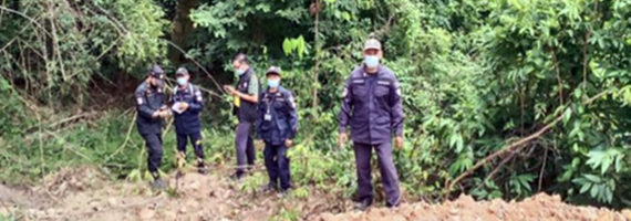 วันที่ 17 พฤษภาคม 2564 นายวรพงษ์ ผ่องจิตร เจ้าพนักงานป่าไม้ชำนาญงาน, เจ้าหน้าที่หน่วยป้องกันและพัฒนาป่าไม้เขาสมิง, เจ้าหน้าที่หน่วยป้องกันรักษาป่าที่ ตร.1 (คลองสะตอ) ได้ออกลาดตระเวนพื้นที่ในเขตป่าตามพระราชบัญญัติป่าไม้พุทธศักราช 2484 บริเวณเขาอ่างกระป่อง หมู่ที่ 4 บ้านอ่างประป่อง ตำบลท่าโสม อำเภอเขาสมิง จังหวัดตราด จำนวน 1 แปลง เนื้อที่ 3-2-0 ไร่ พื้นที่ป่ายังคงสภาพเป็นป่าสมบูรณ์ ไม่พบการกระทำความผิดตามกฏหมายว่าด้วยการป่าไม้