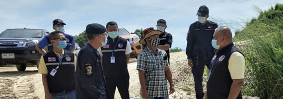 วันที่ 25 พฤษภาคม 2564 หน่วยป้องกันรักษาป่าที่ รย.2 (บ้านค่าย และ กอ.รมน. จังหวัดระยอง ได้ร่วมกันออกตรวจสอบถามที่ผู้อำนวยการศูนย์ป่าไม้ระยองประสานให้หน่วยป้องกันรักษาป่าที่ รย.2 (บ้านค่าย) เข้าตรวจสอบพื้นที่ "ว่ามีการบุกรุกขุดเขาเพิ่ม" บริเวณหมู่ที่ 1 (เดิม) ตำบลห้วยโป่ง อเภอเมือง จังหวัดระยอง เมื่อคณะเจ้าหน้าที่เดินทางมาถึงบริเวณหมู่ที่ 1 (เดิม) ตำบลห้วยโป่ง อเภอเมือง จังหวัดระยอง ได้พบนายมงคล พรมแดน ซึ่งแจ้งต่อเจ้าหน้าที่ว่า ตนเป็นผู้จัดการและผู้ดูแลพื้นที่ดังกล่าว และได้นำตรวจสอบบริเวณพื้นที่ที่ทำการขุดประบทำสระเก็บน้ำ และได้นำหลักฐานเป็นเอกสารทางที่ดินมาแสดงต่อเจ้าหน้าที่ เป็น น.ส.3ก. 4 ฉบับ และโฉนดที่ดิน 4 ฉบับ รวมเป็นเนื้อที่ 135-2-97 ไร่ คณะเจ้าหน้าที่ได้ร่วมกันตรวจสอบเพิ่มเติมบริเวณพื้นที่ดังกล่าวแล้วขณะตรวจสอบไม่พบพื้นที่ถูกบุกรุกเพิ่มเติม ตามที่มีเรื่องร้องเรียน และบริเวณพื้นที่ที่ปรับพื้นที่นั้น ไม่ได้อยู่ในเขตป่าสงวนแห่งชาติ จึงได้จำทำบันทึกตรวจสอบและรายงานผู้บังคับบัญชาต่อไป