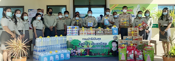 วันที่ 1 มิถุนายน 2564 นายจิระพงษ์ คูหากาญจน์ ผู้อำนวยการสำนักจัดการทรัพยากรป่าไม้ที่ 9 (ชลบุรี) มอบเครื่องอุปโภค-บริโภค ประกอบด้วย ข้าวสาร อาหารแห้ง แอลกอฮอล์ เจลล้างมือ และหน้ากากอนามัย ให้กับศูนย์ป่าไม้ชลบุรี, ระยอง, จันทบุรี และตราด เพื่อช่วยเหลือบรรเทาความเดือดร้อนแก่ผู้ใต้บังคับบัญชาที่ได้รับผลกระทบ และป้องกันการระบาดของโรคติดเชื้อไวรัสโคโรน่า 2019 (COVID - 19)