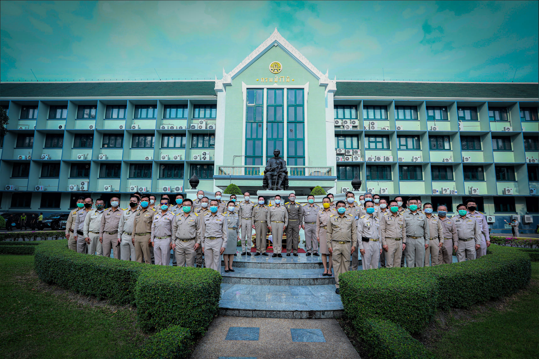 รูปภาพรวมผู้บริหารรัฐมนตรีกระทรวงทรัพยากรธรรมชาติและสิ่งแวดล้อมตรวจเยี่ยมการดำเนินงานของกรมป่าไม้วันที่ 14 ธันวาคม 2563