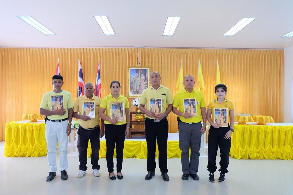 “พิธีรับมอบราชทานพระบรมฉายาลักษณ์ พระบาทสมเด็จพระเจ้าอยู่หัว และสมเด็จพระนางเจ้าฯ พระบรมราชินี”